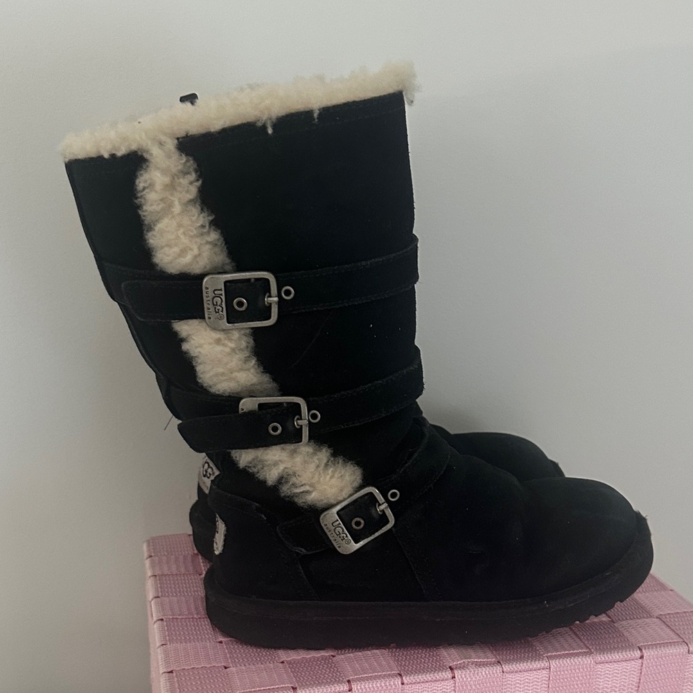UGG adolescents’ Black and Cream Buckle Boots